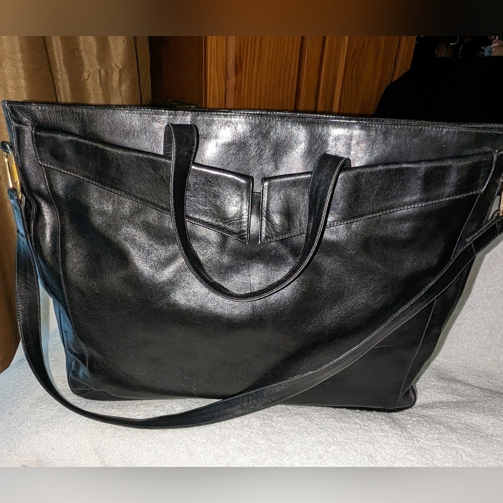 Vintage Rebecca Daniels black leather bag made in Italy.